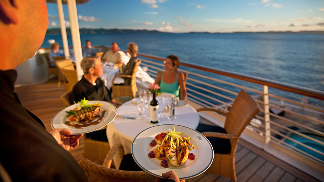 Couple dining al fresco onboard SeaDream